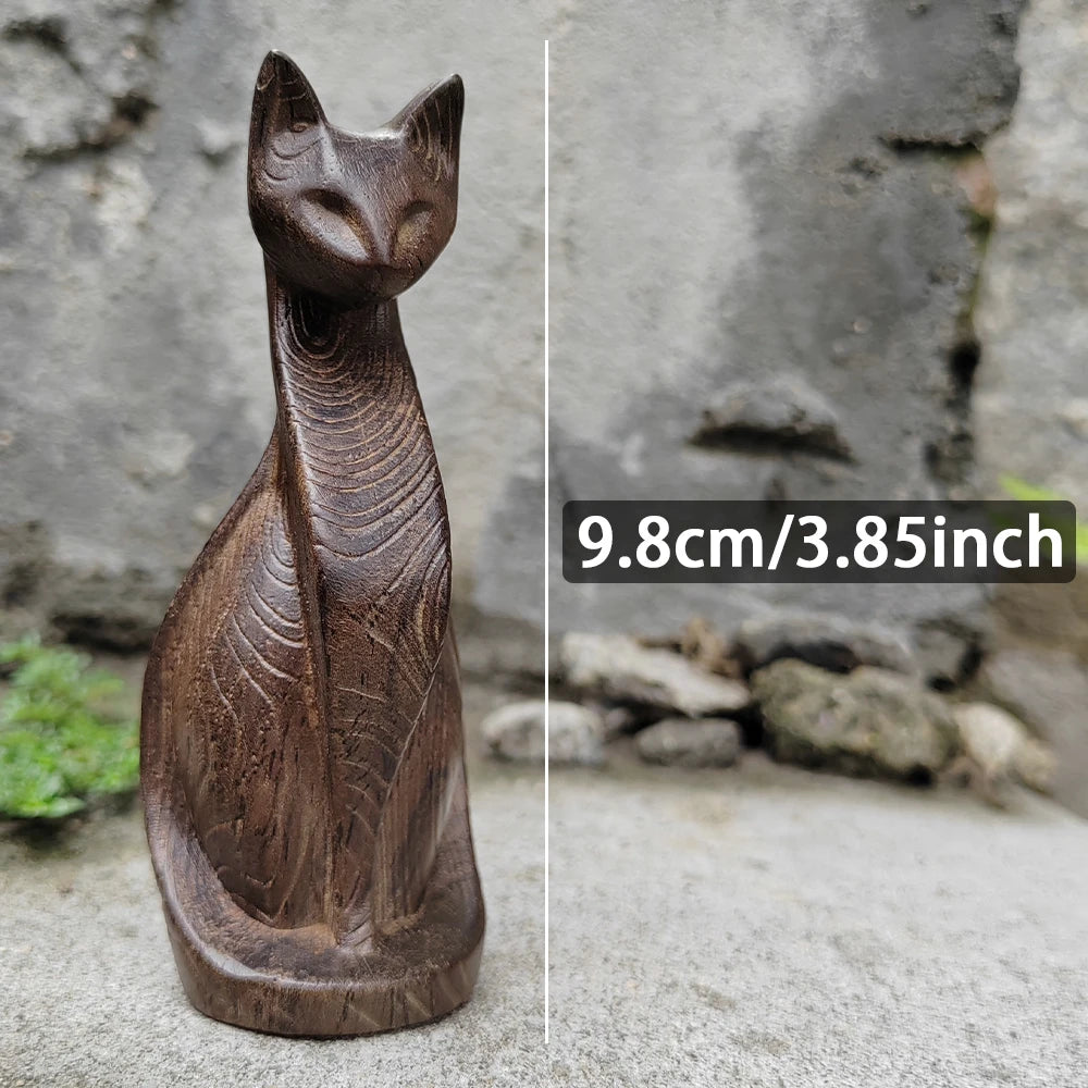 Drvena ručno rezbarena figura mačke – geometrijski stil, dekoracija za dom