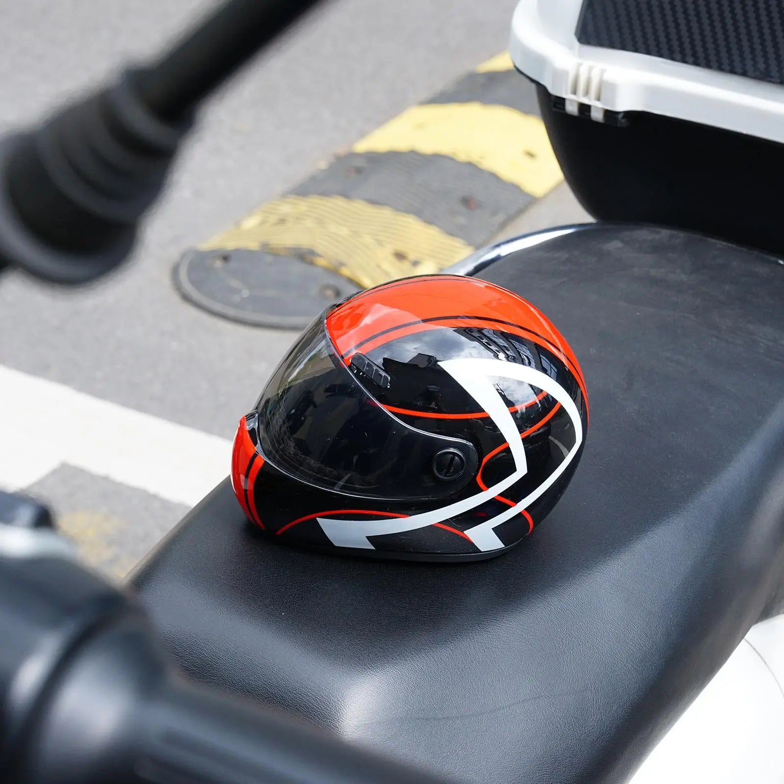 Cat Dog Pet Motorcycle Helmet Full Face Pet Motorcycle Mini Motorcycle Safety Helmet Outdoor Head Protecting Pet Hard Hat